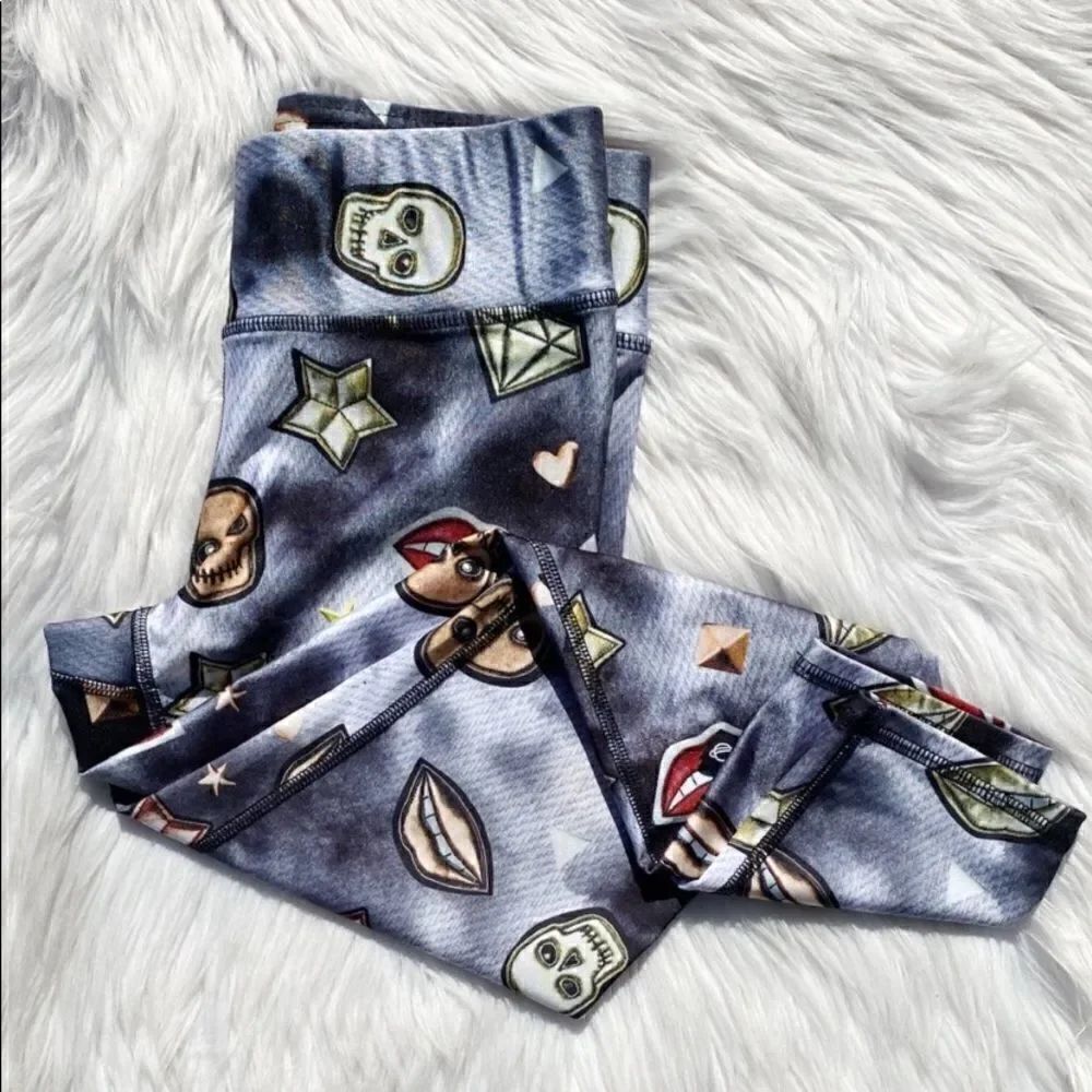 Terez Metallic Skull Stars & Lips Leggings Silver Red Black Size Small